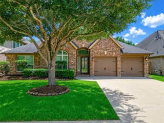 4131 N Creekmont Drive, Fresno, TX 77545