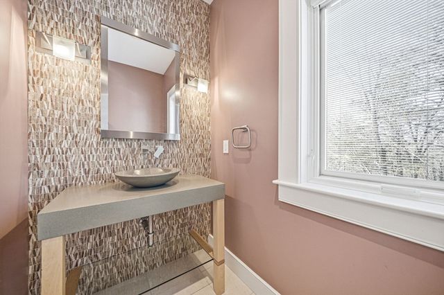 68 Prospect Hill Rd, Harvard, MA 01451