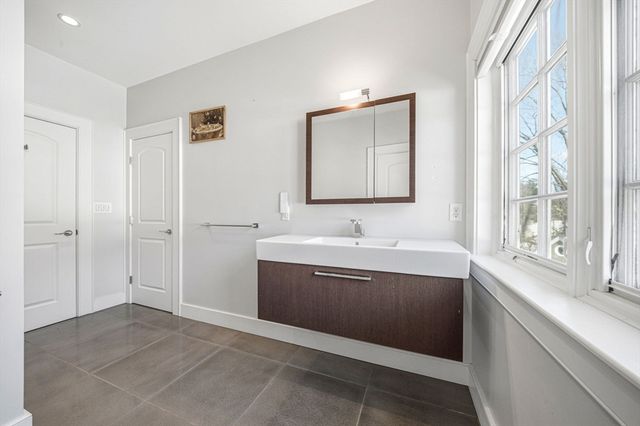 68 Prospect Hill Rd, Harvard, MA 01451