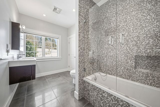 68 Prospect Hill Rd, Harvard, MA 01451