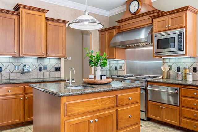 12600 Autumn Oaks Lane, Redding, CA 96003