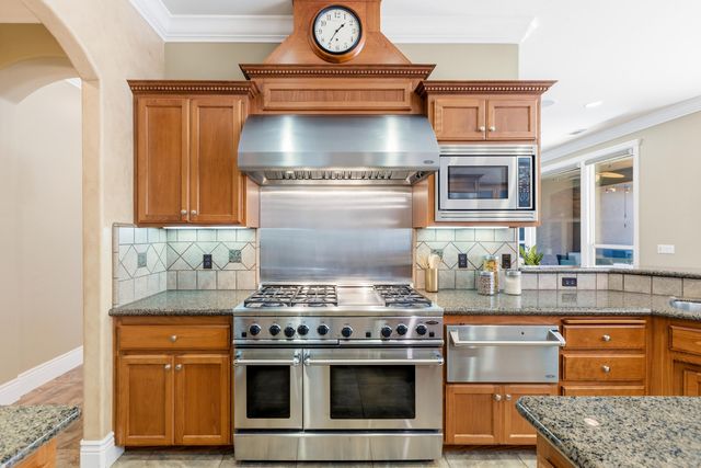 12600 Autumn Oaks Lane, Redding, CA 96003