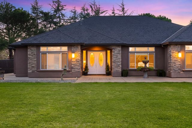 12600 Autumn Oaks Lane, Redding, CA 96003