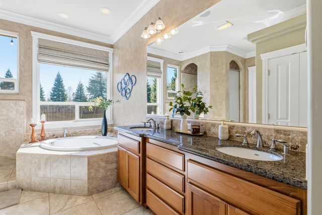 12600 Autumn Oaks Lane, Redding, CA 96003