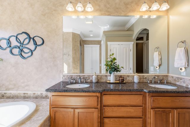 12600 Autumn Oaks Lane, Redding, CA 96003