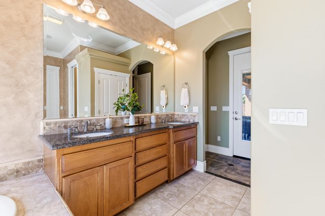 12600 Autumn Oaks Lane, Redding, CA 96003