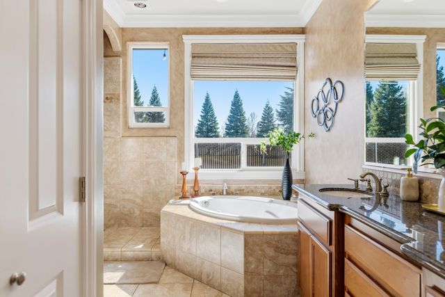 12600 Autumn Oaks Lane, Redding, CA 96003