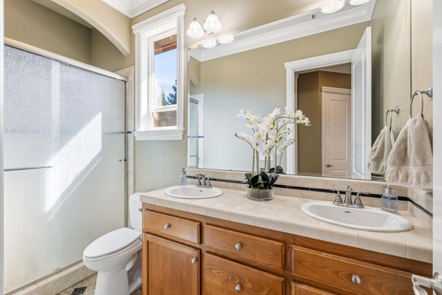 12600 Autumn Oaks Lane, Redding, CA 96003