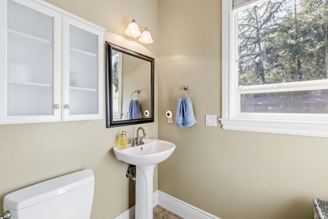 12600 Autumn Oaks Lane, Redding, CA 96003