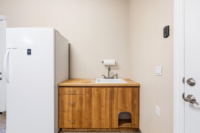 12600 Autumn Oaks Lane, Redding, CA 96003