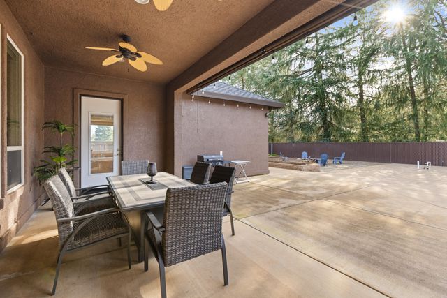 12600 Autumn Oaks Lane, Redding, CA 96003
