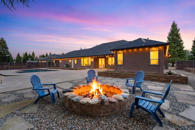 12600 Autumn Oaks Lane, Redding, CA 96003