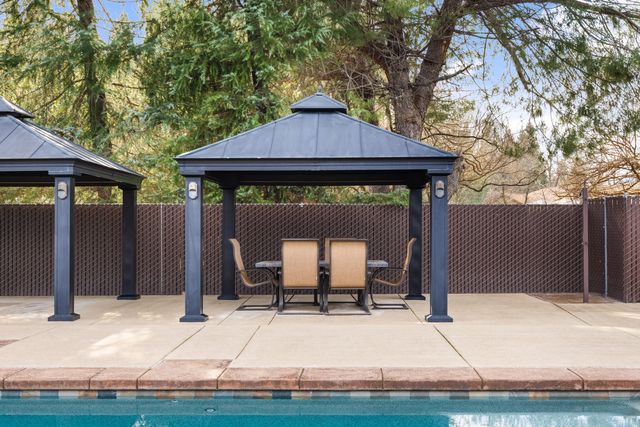 12600 Autumn Oaks Lane, Redding, CA 96003