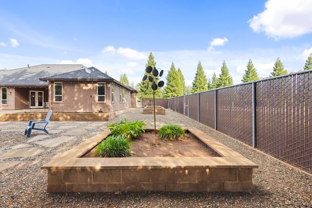 12600 Autumn Oaks Lane, Redding, CA 96003