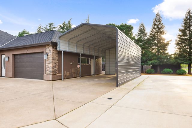 12600 Autumn Oaks Lane, Redding, CA 96003