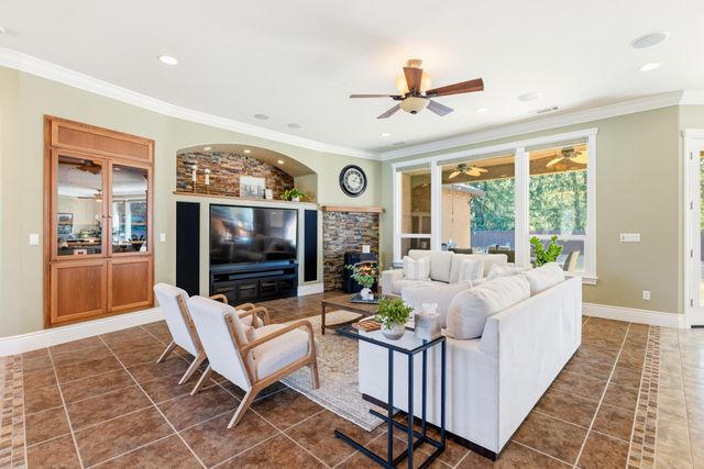 12600 Autumn Oaks Lane, Redding, CA 96003