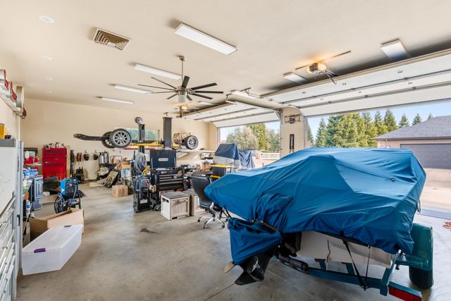 12600 Autumn Oaks Lane, Redding, CA 96003