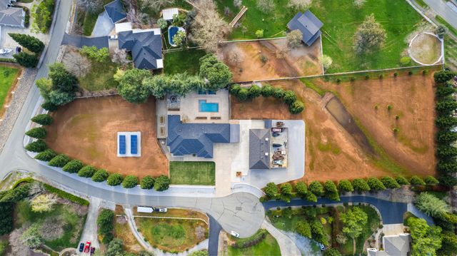 12600 Autumn Oaks Lane, Redding, CA 96003