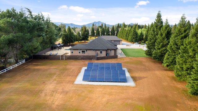 12600 Autumn Oaks Lane, Redding, CA 96003