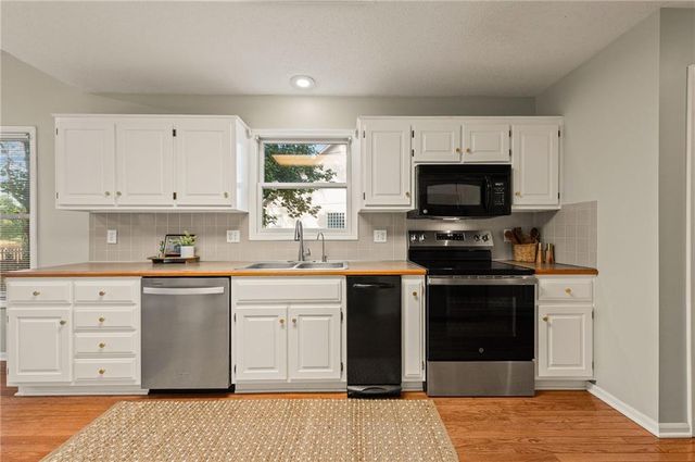 6227 W 155th Place, Overland Park, KS 66223