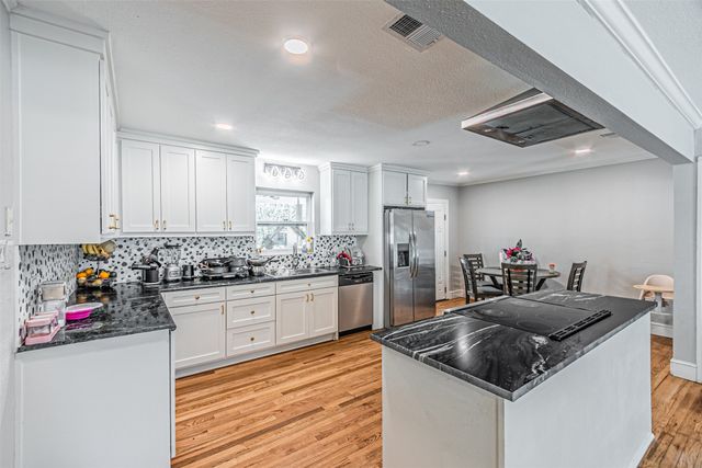 919 Canton Avenue, Wills Point, TX 75169
