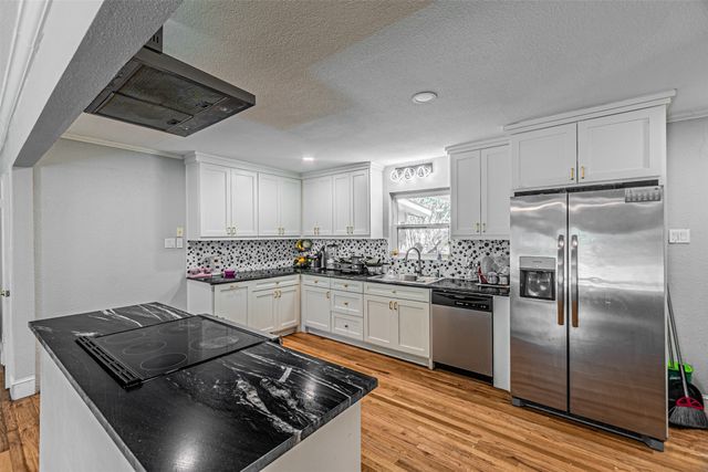 919 Canton Avenue, Wills Point, TX 75169