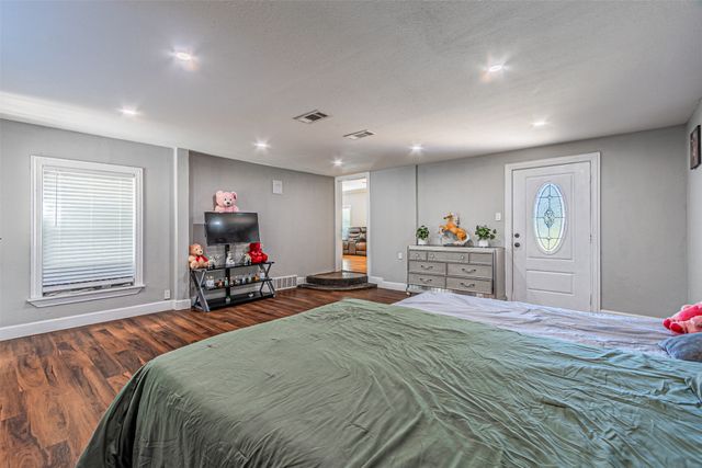 919 Canton Avenue, Wills Point, TX 75169