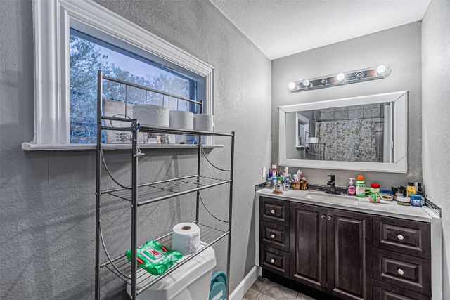 919 Canton Avenue, Wills Point, TX 75169
