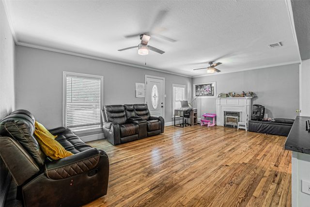 919 Canton Avenue, Wills Point, TX 75169