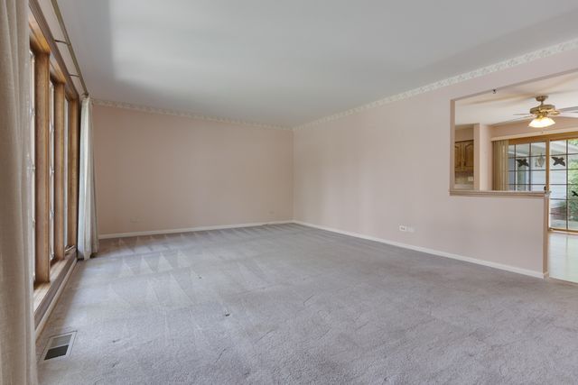 534 Grosvener Lane, Elk Grove Village, IL 60007