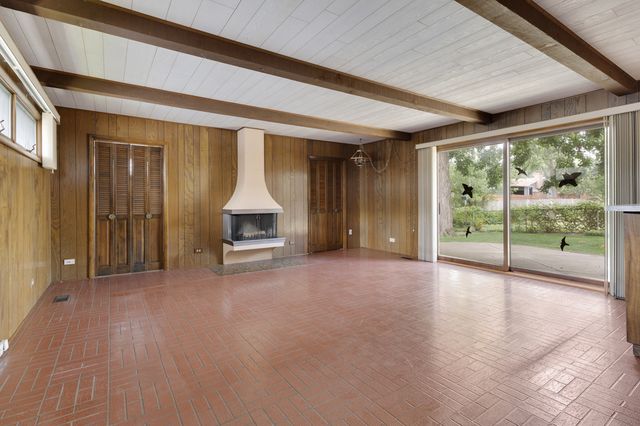 534 Grosvener Lane, Elk Grove Village, IL 60007