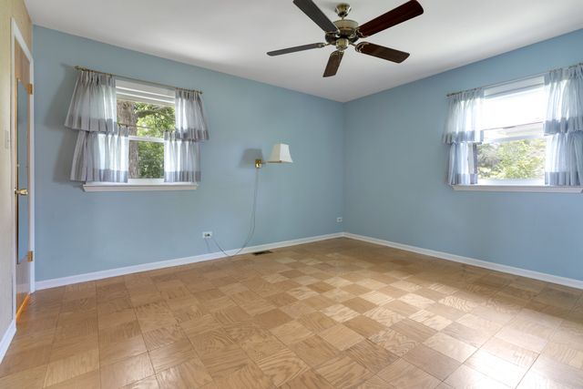 534 Grosvener Lane, Elk Grove Village, IL 60007