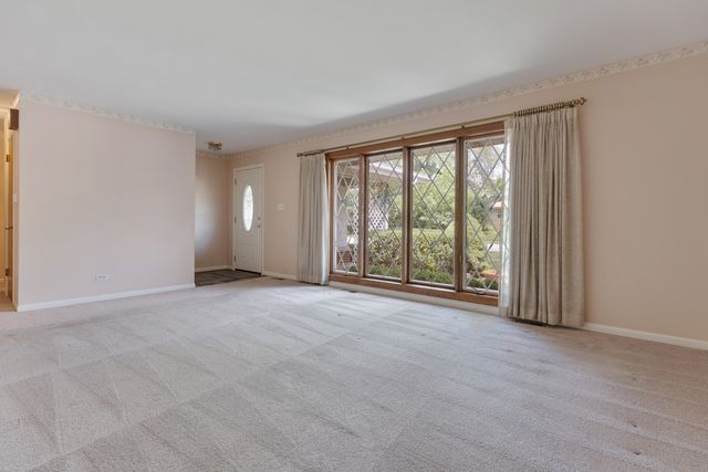 534 Grosvener Lane, Elk Grove Village, IL 60007