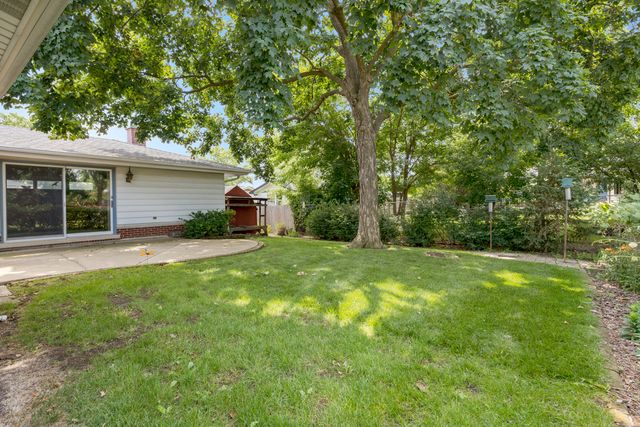 534 Grosvener Lane, Elk Grove Village, IL 60007