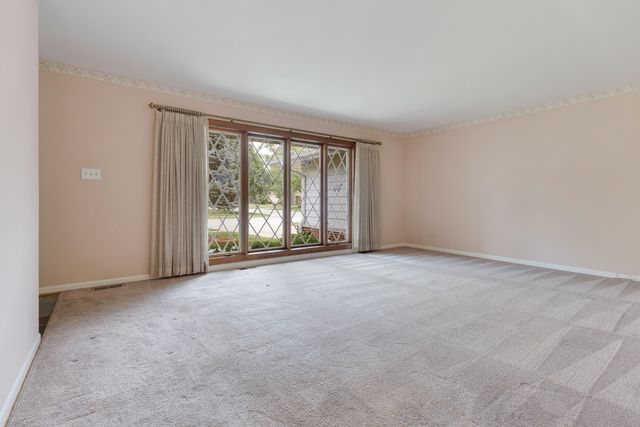 534 Grosvener Lane, Elk Grove Village, IL 60007