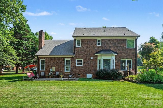 10010 Drawbridge Drive, Charlotte, NC 28215