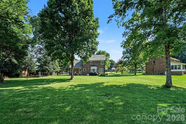 10010 Drawbridge Drive, Charlotte, NC 28215