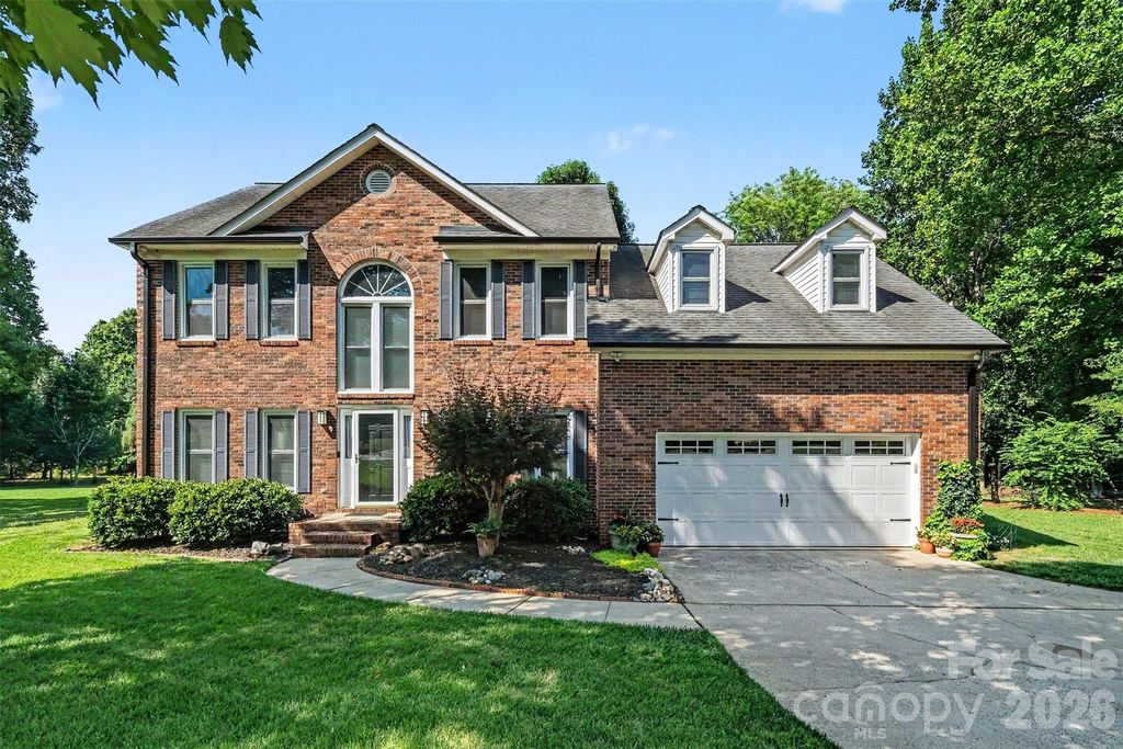 10010 Drawbridge Drive, Charlotte, NC 28215