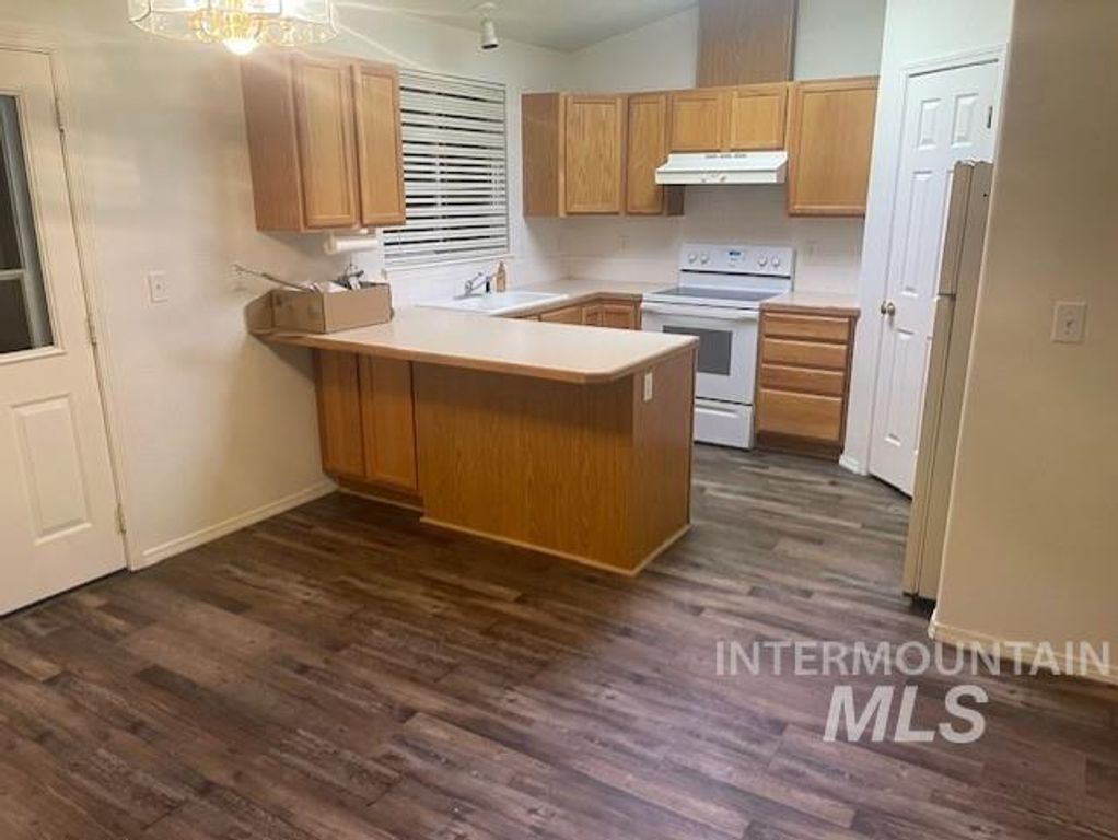 1770 Peregrine Dr, Mountain Home, ID 83647 photo 2