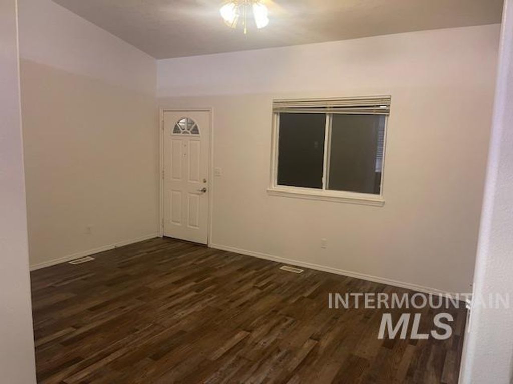 1770 Peregrine Dr, Mountain Home, ID 83647 photo 5