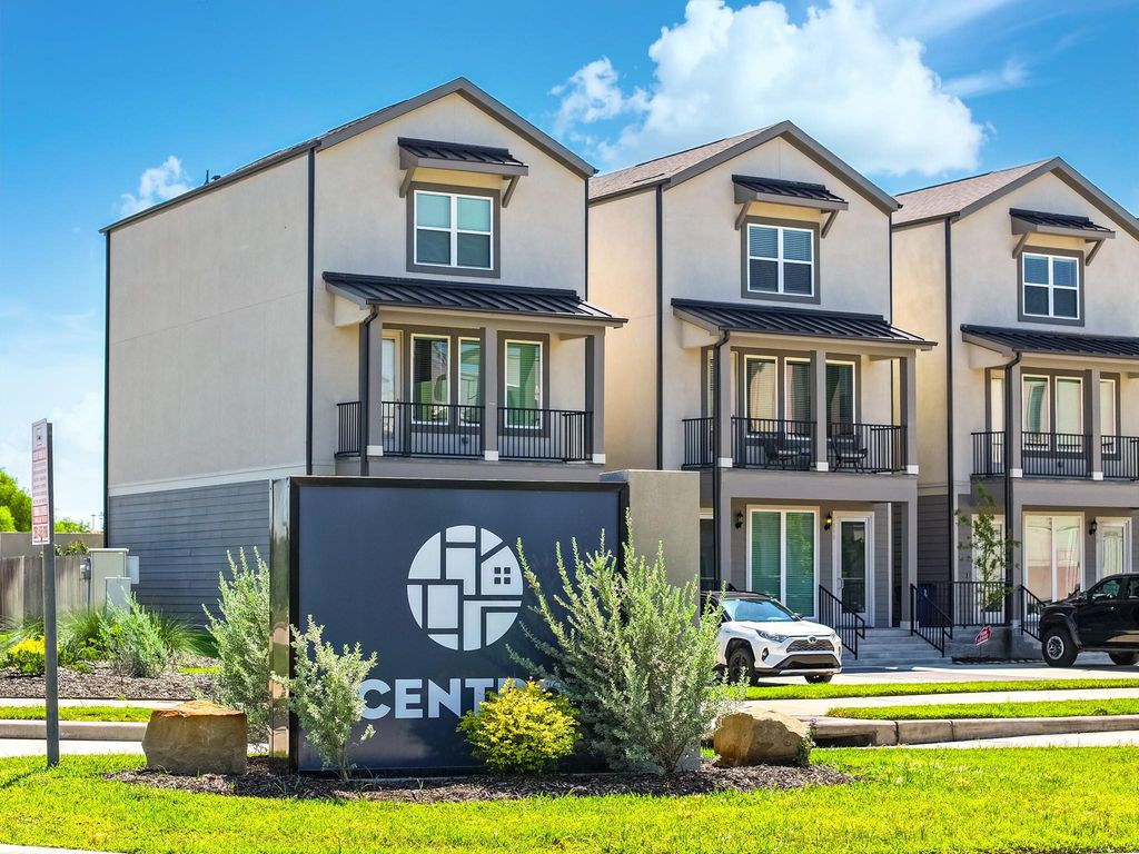 494 S Centro Circle, Shenandoah, TX 77385