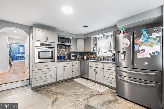 65 HICKSTOWN RD, Sicklerville, NJ 08081