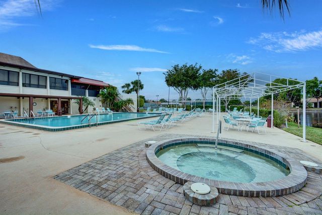 7855 Willow Spring Drive 725, Lake Worth, FL 33467