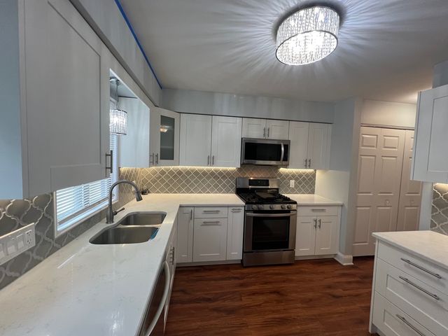 641 Surfside Point 641, Schaumburg, IL 60194
