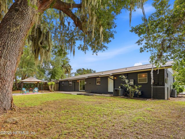 200 MANGO Drive, Palatka, FL 32177