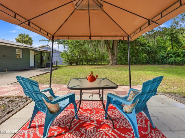 200 MANGO Drive, Palatka, FL 32177