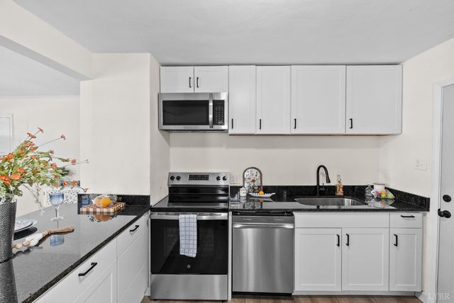 1201 Stratford Road, Lynchburg, VA 24502