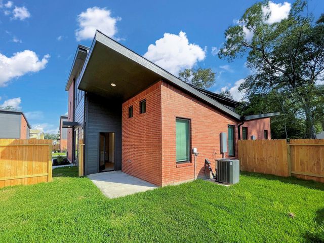 2517 Appian Way B, Roman Forest, TX 77357