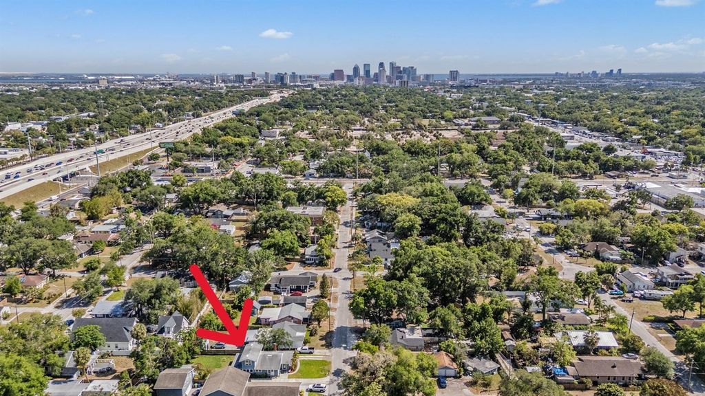 Image 2 of property listing at 4109 N SEMINOLE AVENUE, Tampa, FL 33603