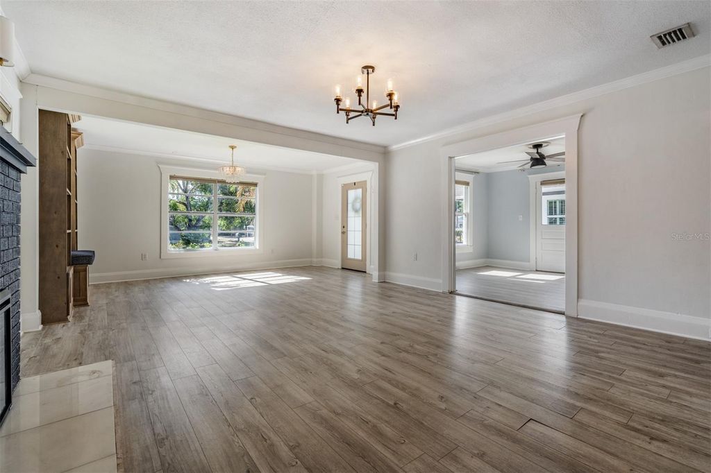 Image 11 of property listing at 4109 N SEMINOLE AVENUE, Tampa, FL 33603